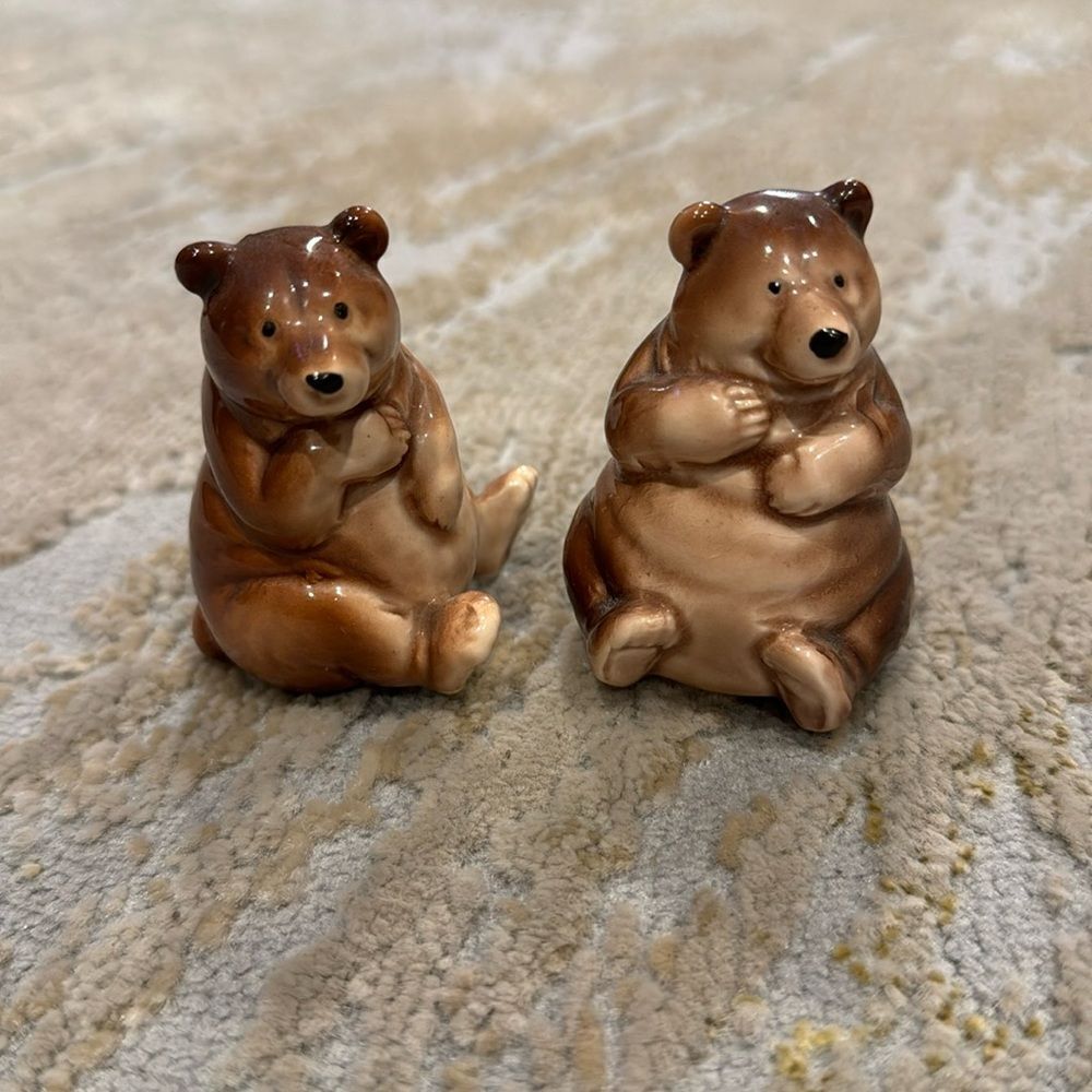 Vintage Bear salt and pepper shakers "Norcrest" EUC no cracking made in Japan